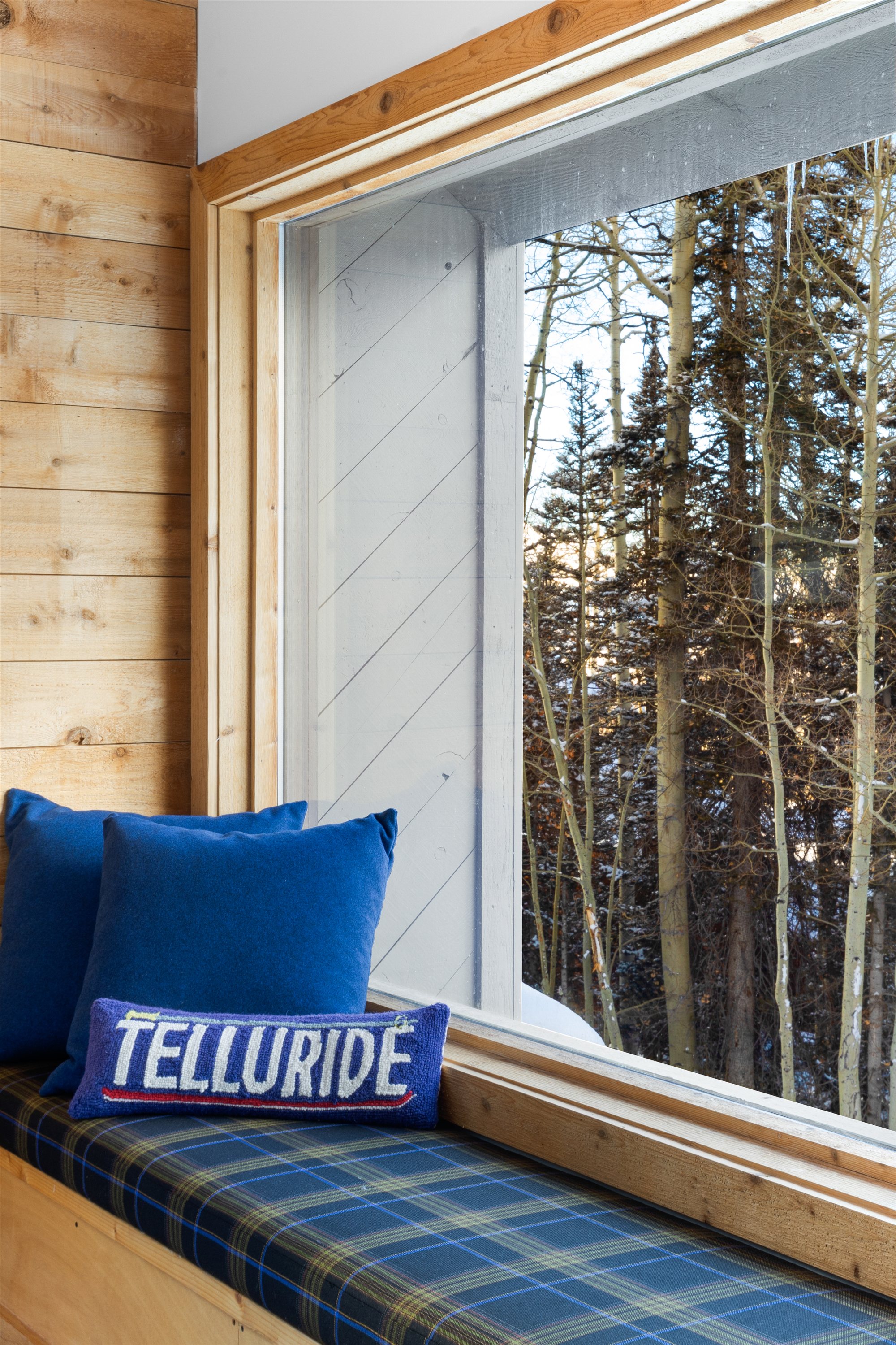 Bunkroom window seat with Telluride pillow